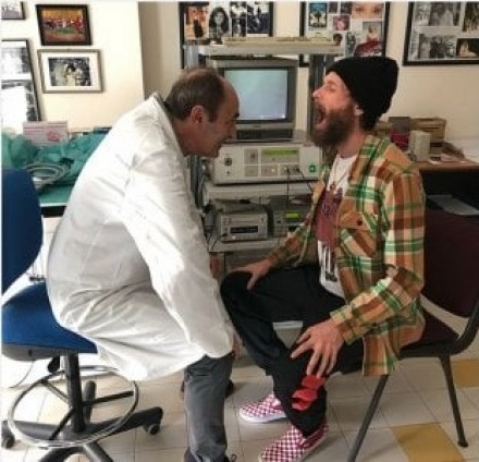 Jovanotti, stop al tour per edema alle corde vocali